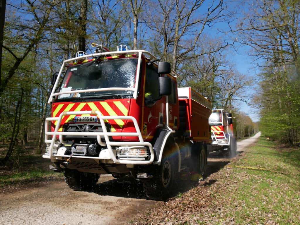 Camion de pompier d'intervention feux de forêt
